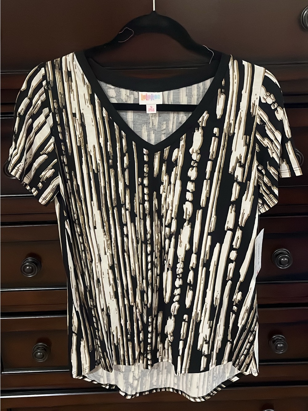 LuLaRoe Black & Cream V-Neck Short Sleeve Top